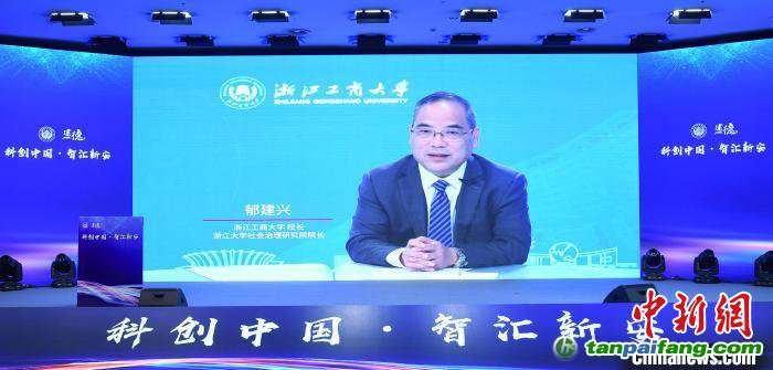 浙江工商大學(xué)校長(zhǎng)、浙江大學(xué)社會(huì)治理研究院院長(zhǎng)郁建興。王剛 攝