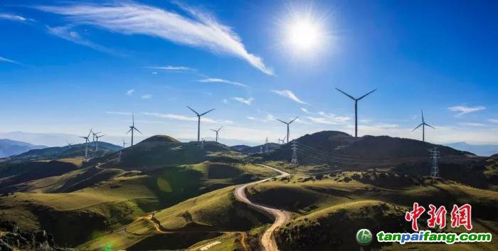 資料圖：拉馬鄉(xiāng)魯南山風電場。李益民 攝