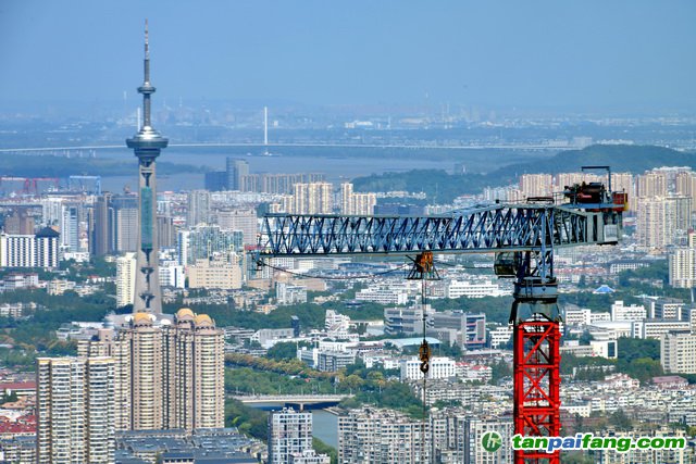 建筑業(yè)高質(zhì)量發(fā)展需以降低碳排放、提高綠色性能為主要目標(biāo)。攝影/章軻